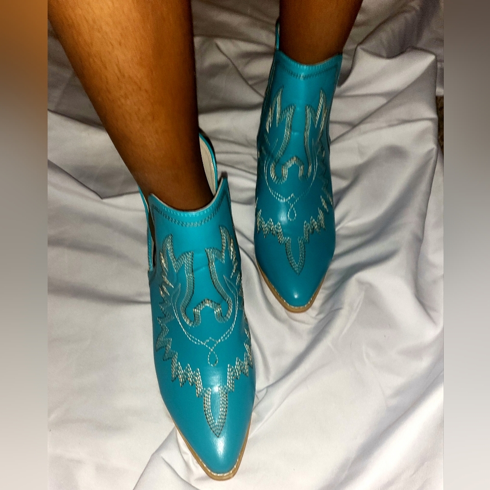 Turquoise cowgirl ankle length boots ( fits like 8.5)